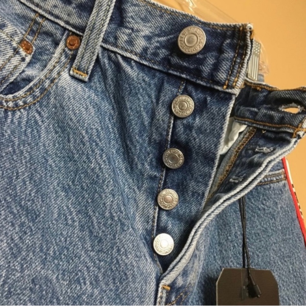 Levis High Rise jeans - Picture 2 of 3